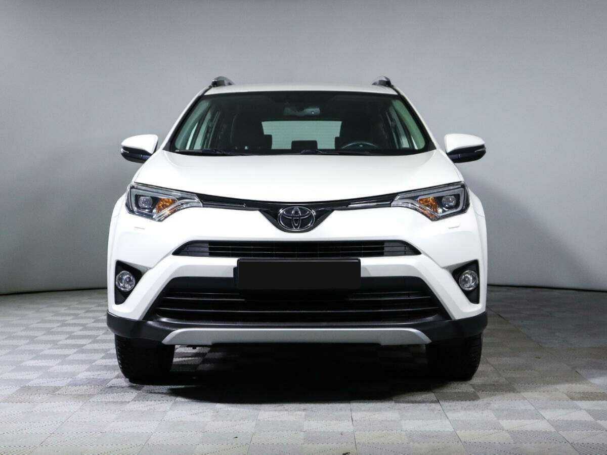 Toyota RAV4 с пробегом — 2017 год. Фото: #1