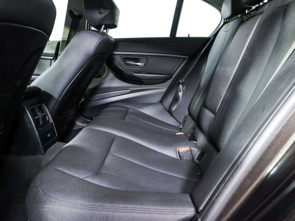 BMW 3 серии с пробегом — 2017 год. Фото: #6