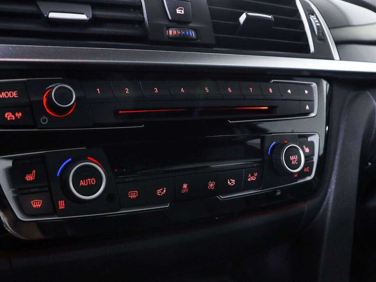 BMW 3 серии с пробегом — 2017 год. Фото: #13