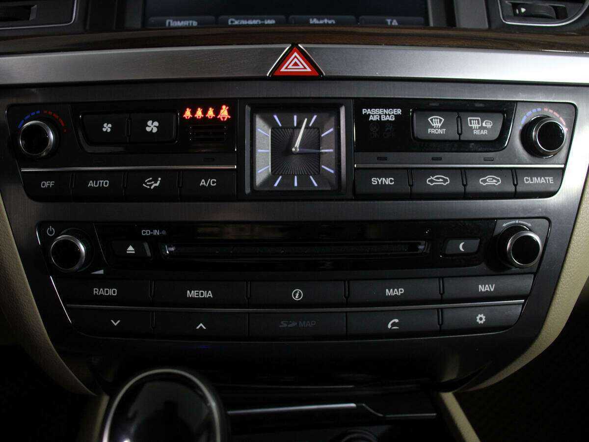 Hyundai Genesis с пробегом — 2015 год. Фото: #20