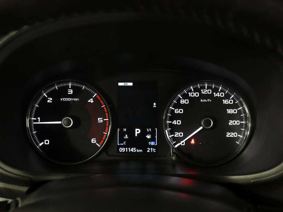 Mitsubishi Pajero Sport с пробегом — 2017 год. Фото: #9