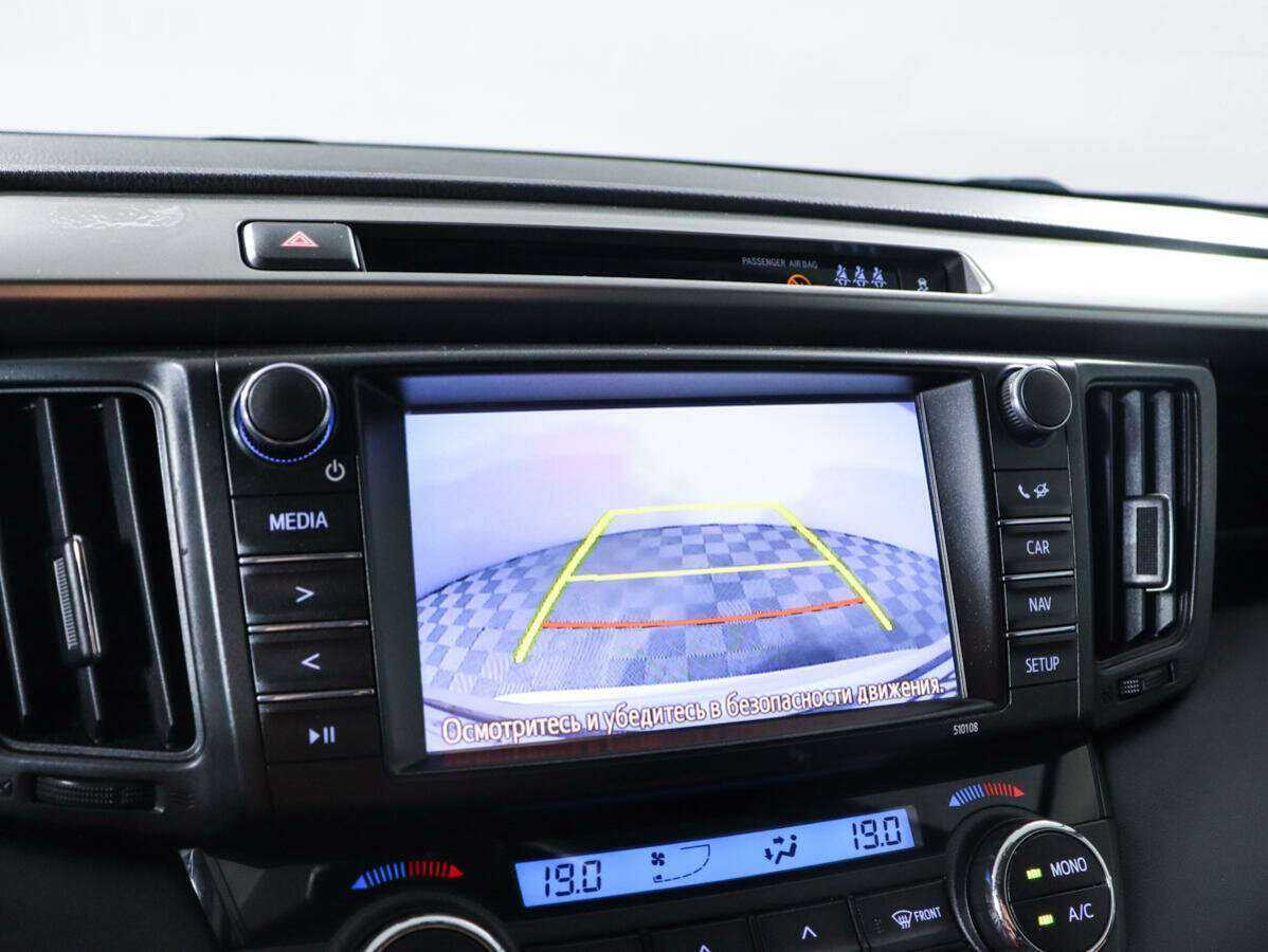 Toyota RAV4 с пробегом — 2017 год. Фото: #17