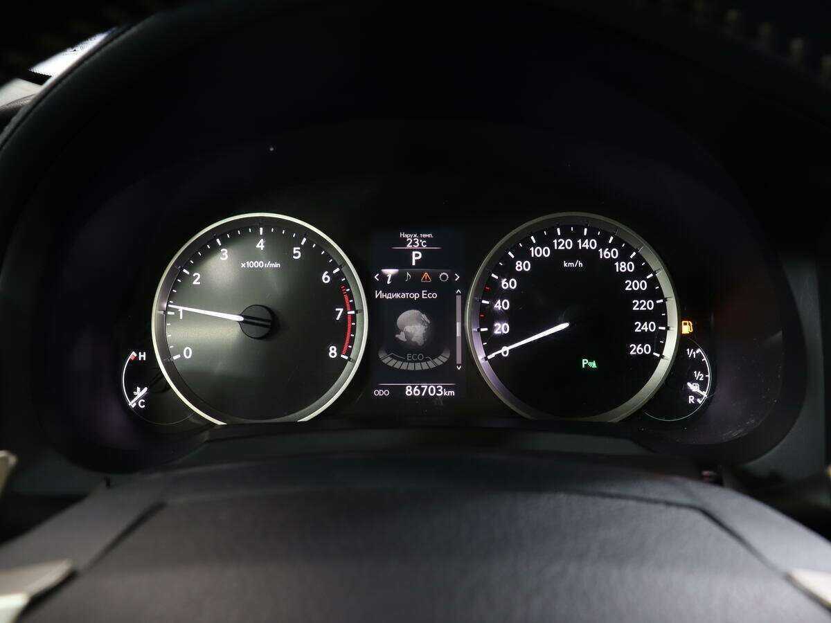 Lexus IS с пробегом — 2015 год. Фото: #7