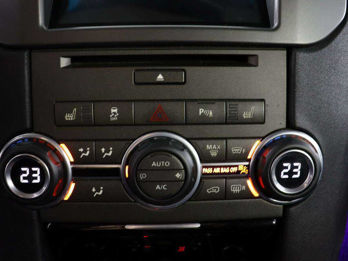 Land Rover Discovery с пробегом — 2013 год. Фото: #26