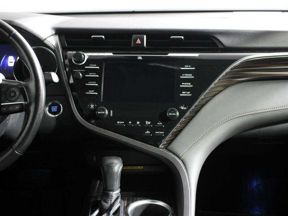 Toyota Camry с пробегом — 2018 год. Фото: #9