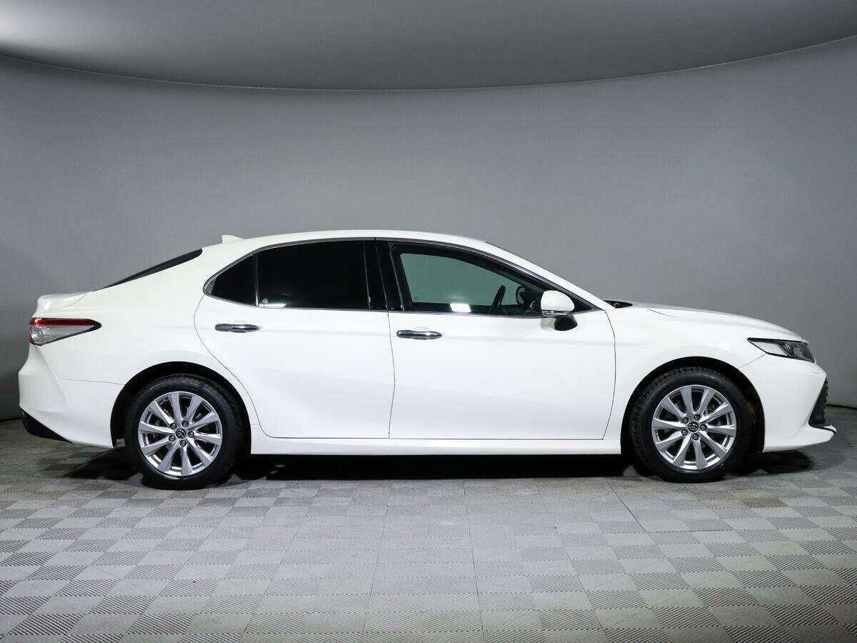 Toyota Camry с пробегом — 2018 год. Фото: #3