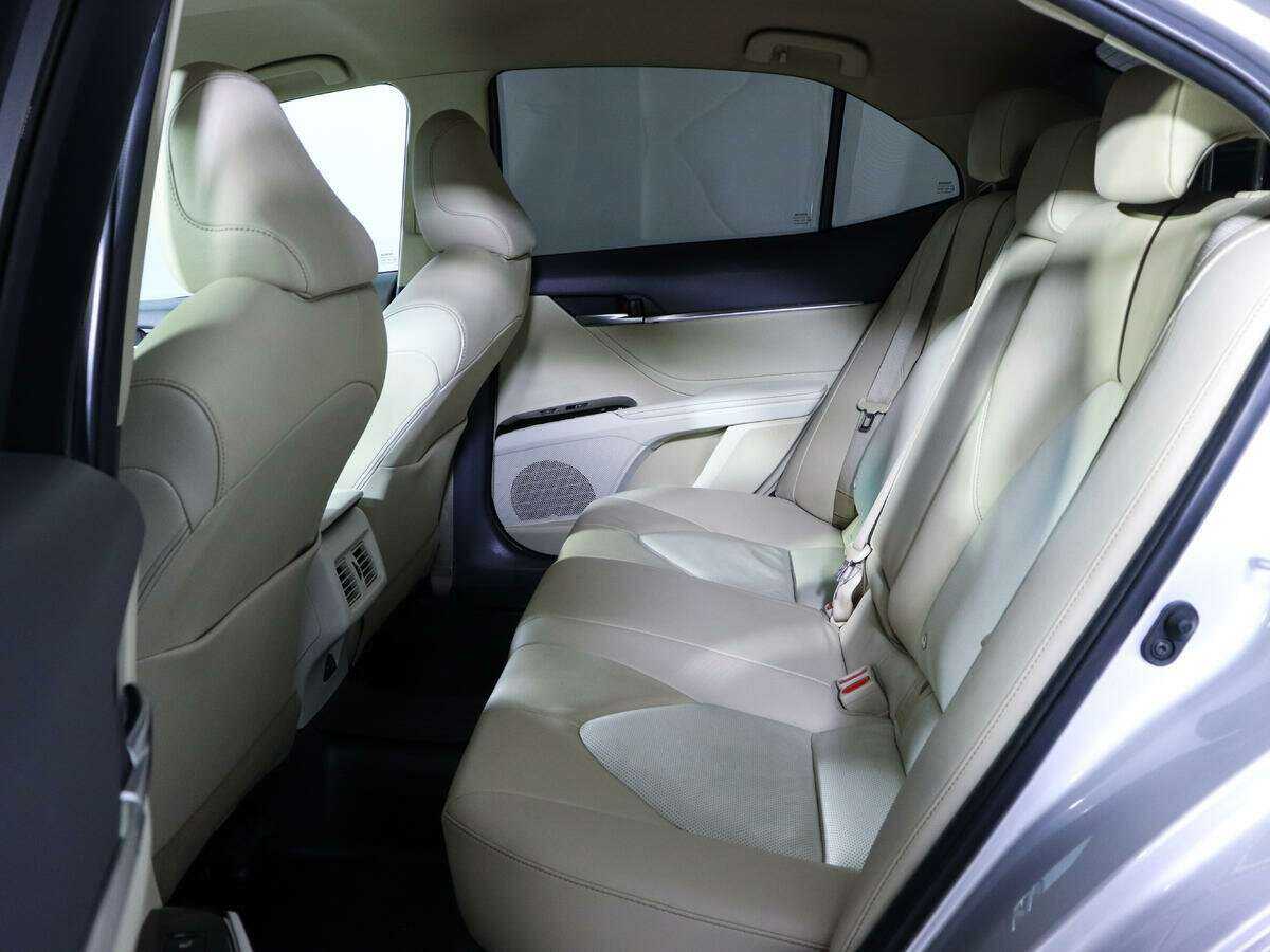 Toyota Camry с пробегом — 2020 год. Фото: #6