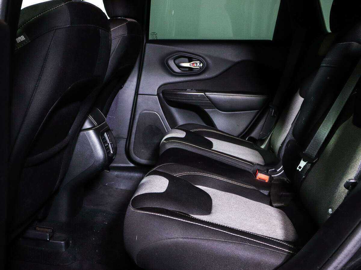 Jeep Cherokee с пробегом — 2014 год. Фото: #6