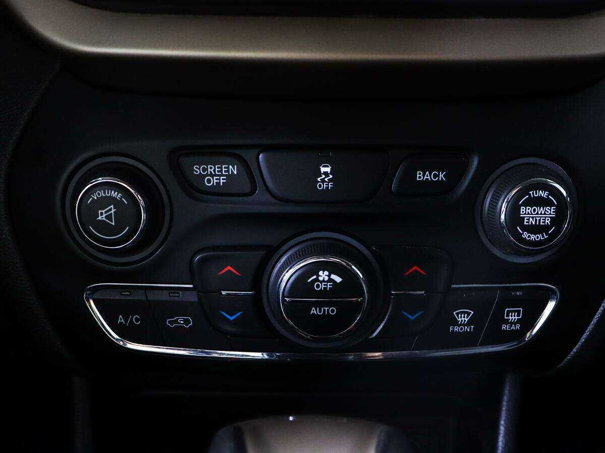 Jeep Cherokee с пробегом — 2014 год. Фото: #16