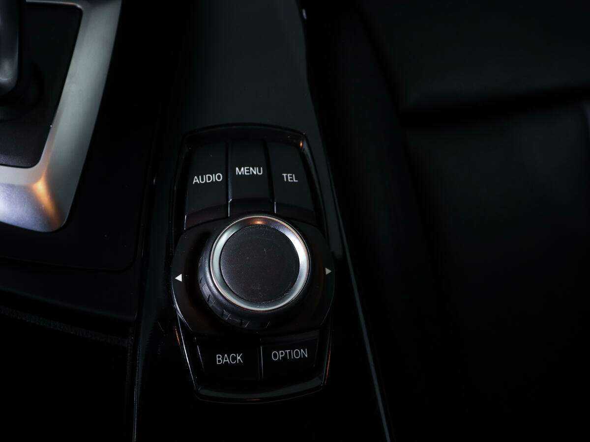 BMW 3 серии с пробегом — 2014 год. Фото: #15