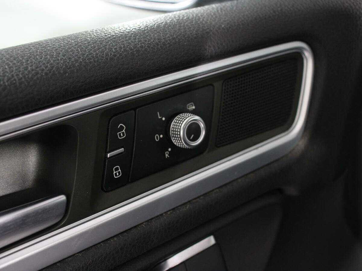 Volkswagen Touareg с пробегом — 2015 год. Фото: #16