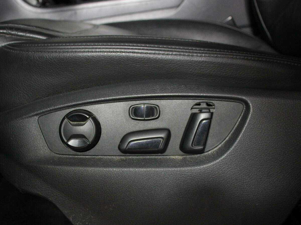 Volkswagen Touareg с пробегом — 2015 год. Фото: #17