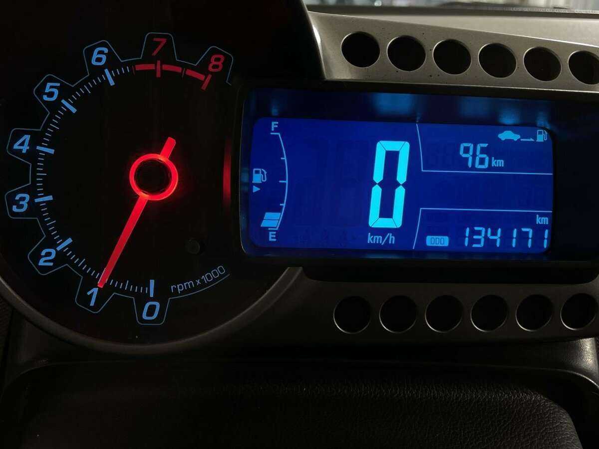 Chevrolet Aveo с пробегом — 2013 год. Фото: #9