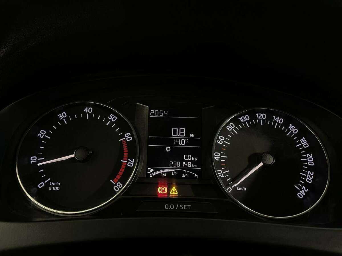 Skoda Rapid с пробегом — 2016 год. Фото: #9