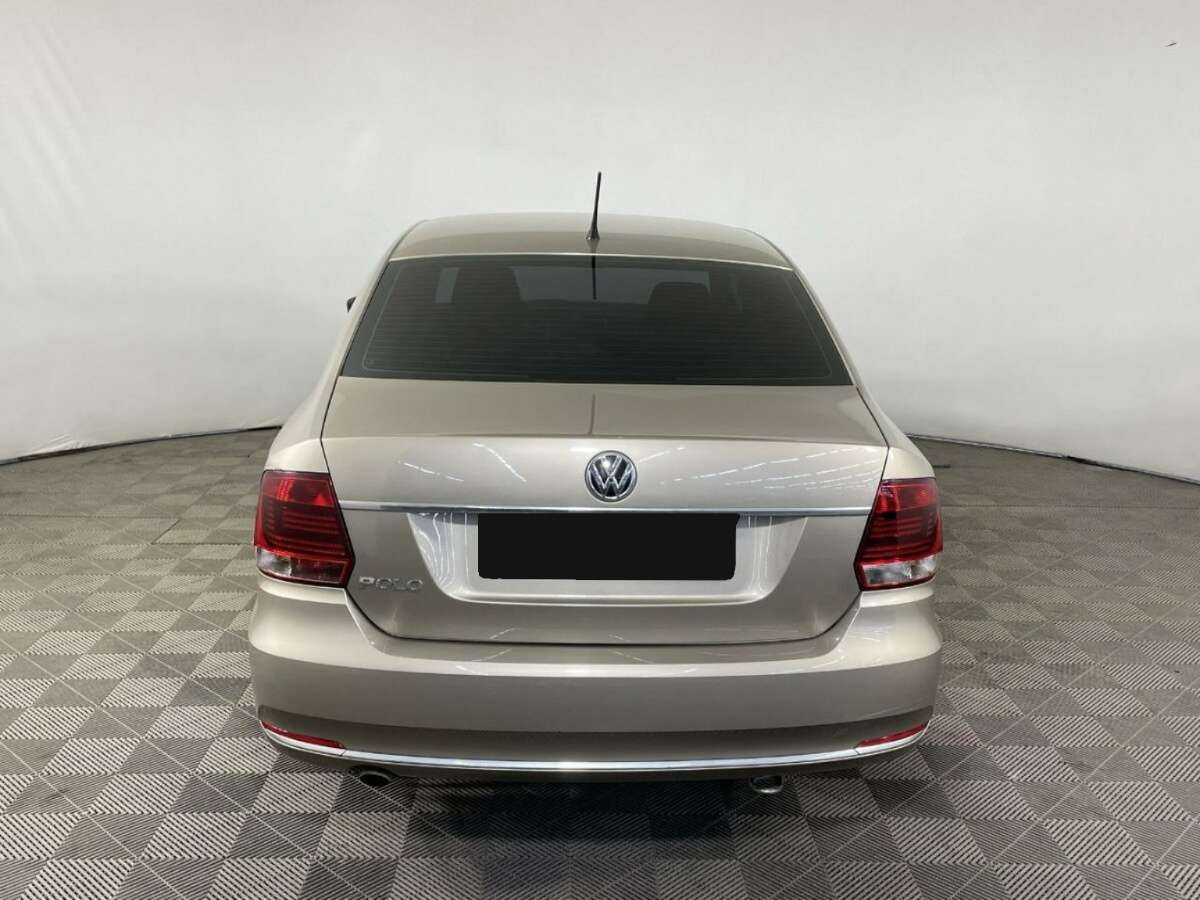 Volkswagen Polo с пробегом — 2015 год. Фото: #1