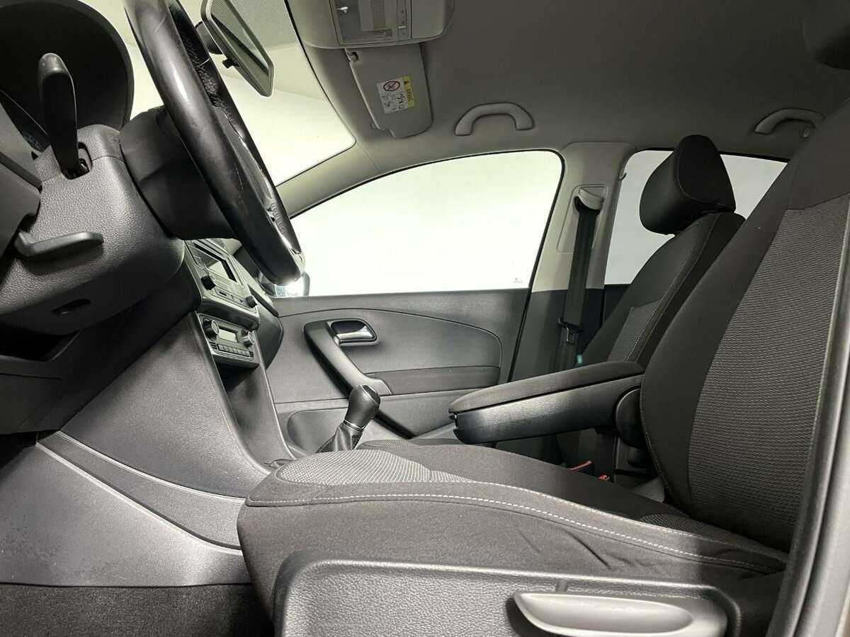 Volkswagen Polo с пробегом — 2015 год. Фото: #8