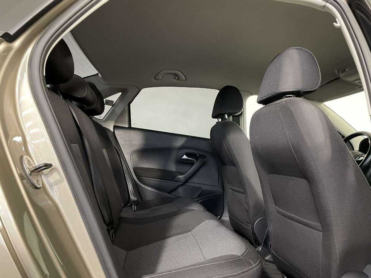 Volkswagen Polo с пробегом — 2015 год. Фото: #14