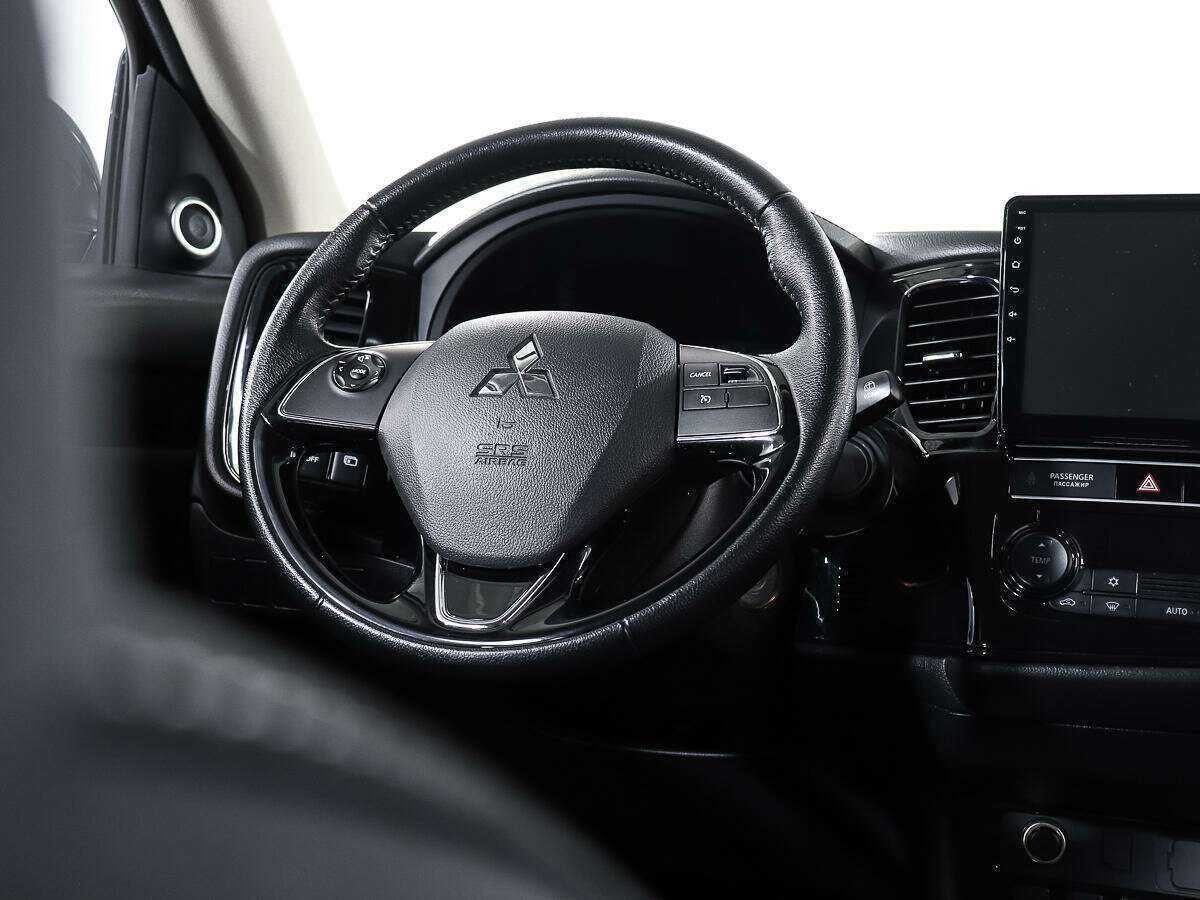 Mitsubishi Outlander с пробегом — 2018 год. Фото: #13
