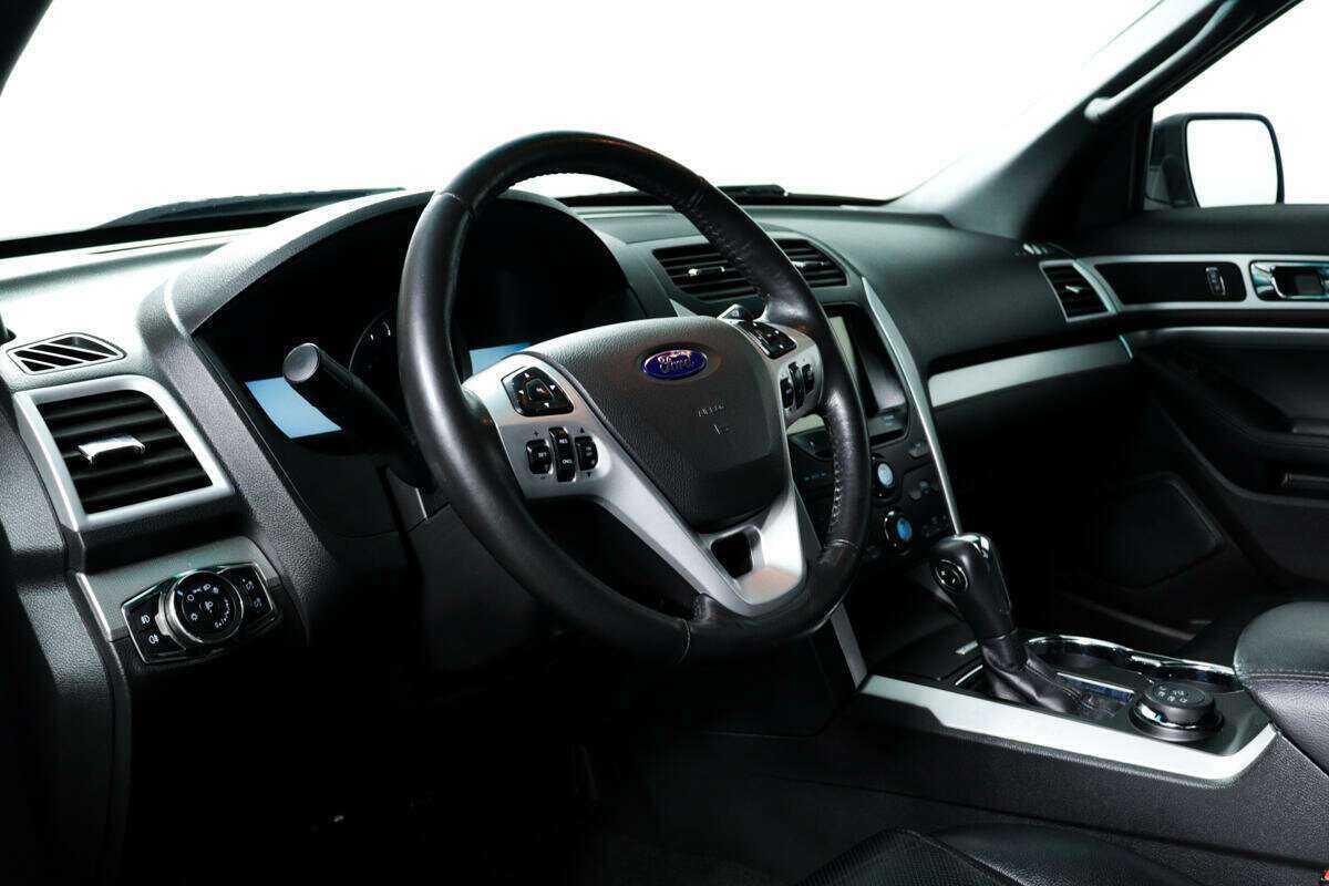 Ford Explorer с пробегом — 2015 год. Фото: #12