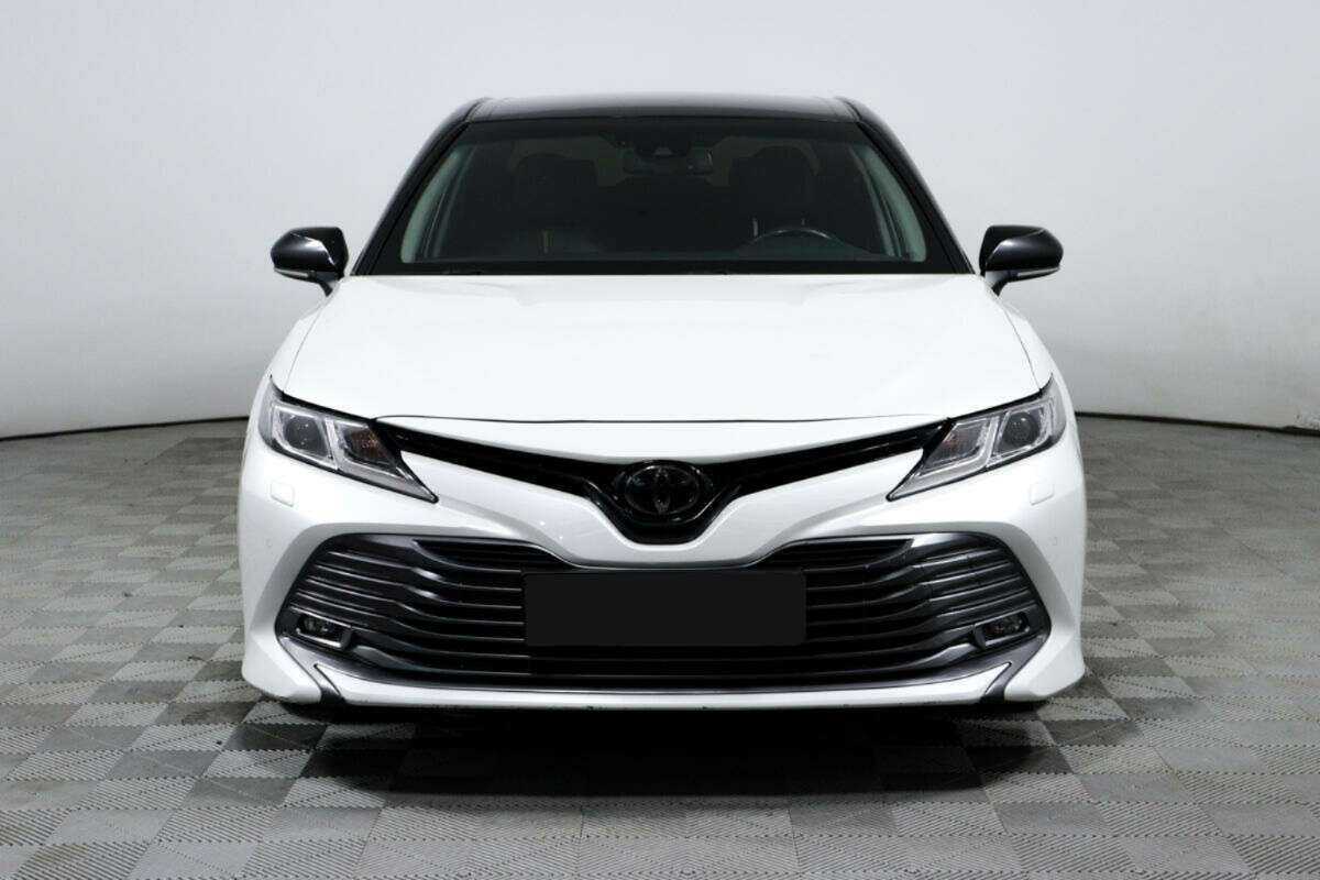 Toyota Camry с пробегом — 2020 год. Фото: #1