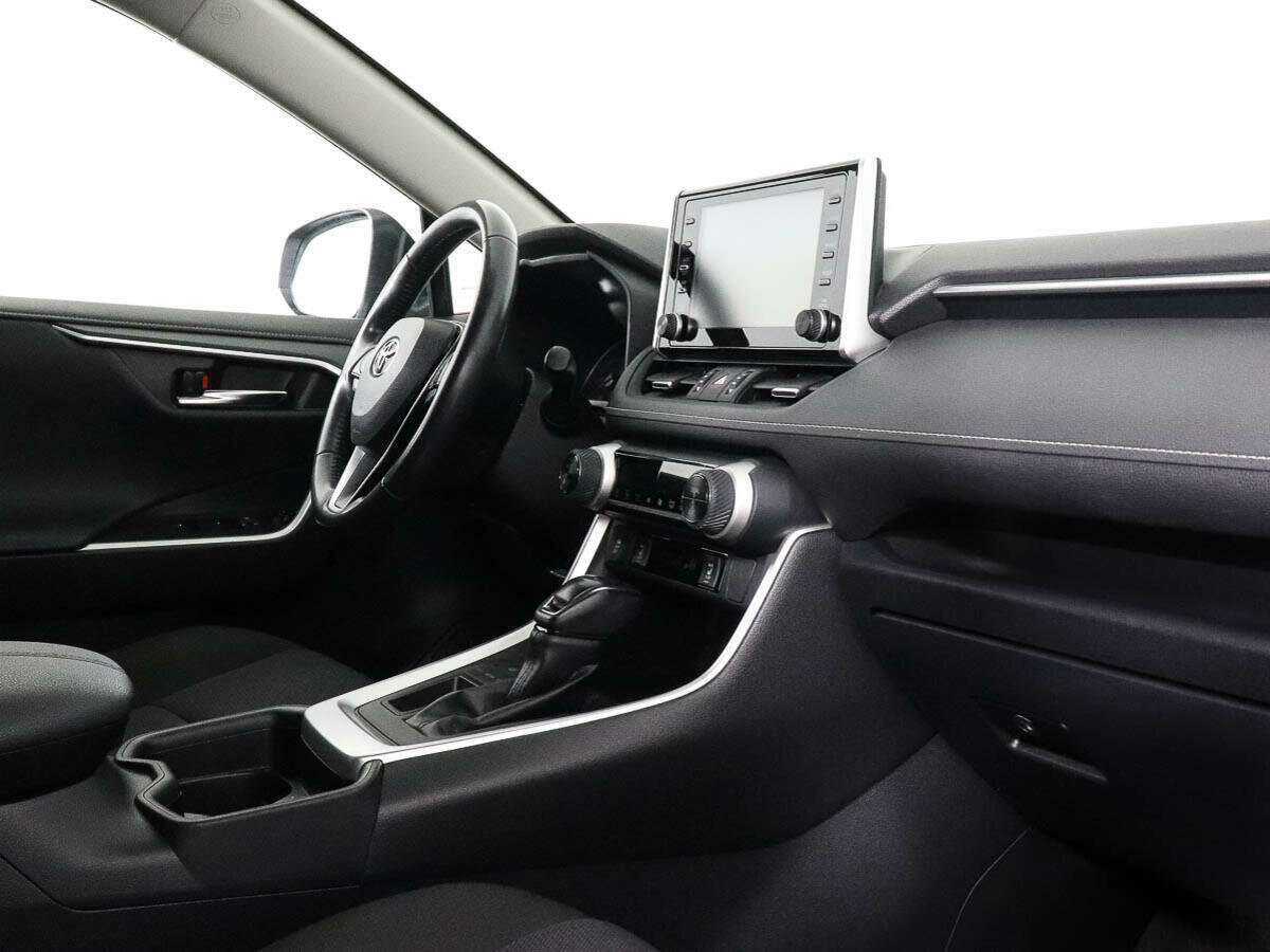 Toyota RAV4 с пробегом — 2020 год. Фото: #6