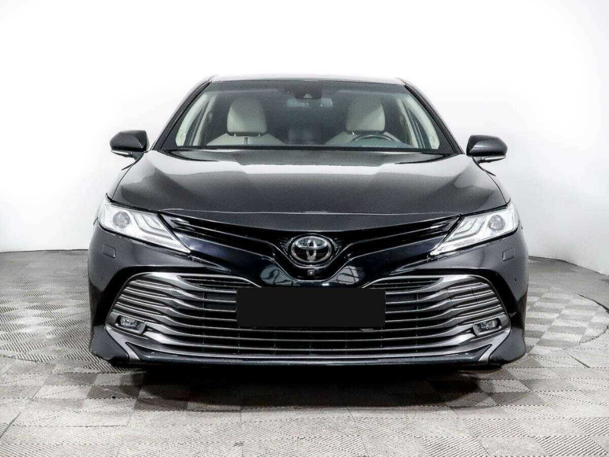 Toyota Camry с пробегом — 2018 год. Фото: #1