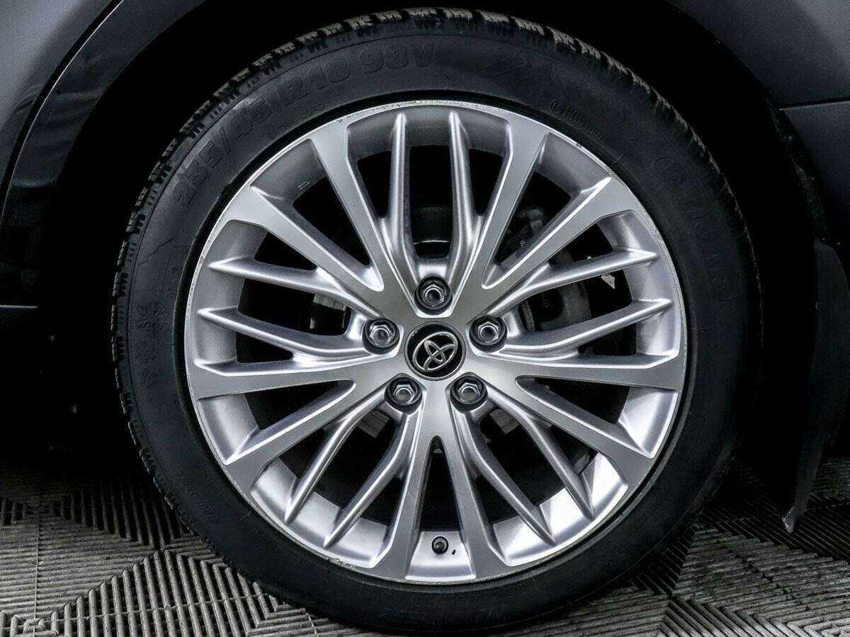 Toyota Camry с пробегом — 2018 год. Фото: #12