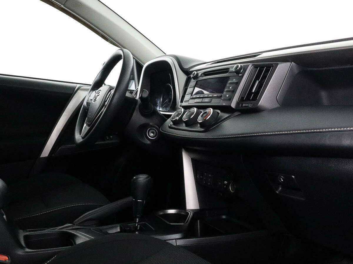 Toyota RAV4 с пробегом — 2017 год. Фото: #6
