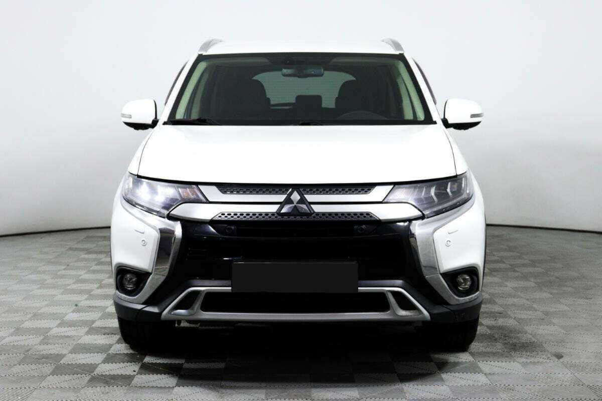 Mitsubishi Outlander с пробегом — 2019 год. Фото: #1
