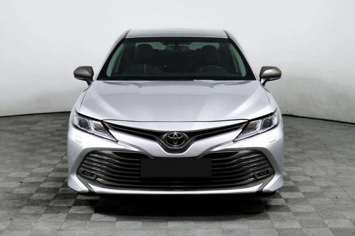 Toyota Camry с пробегом — 2018 год. Фото: #1