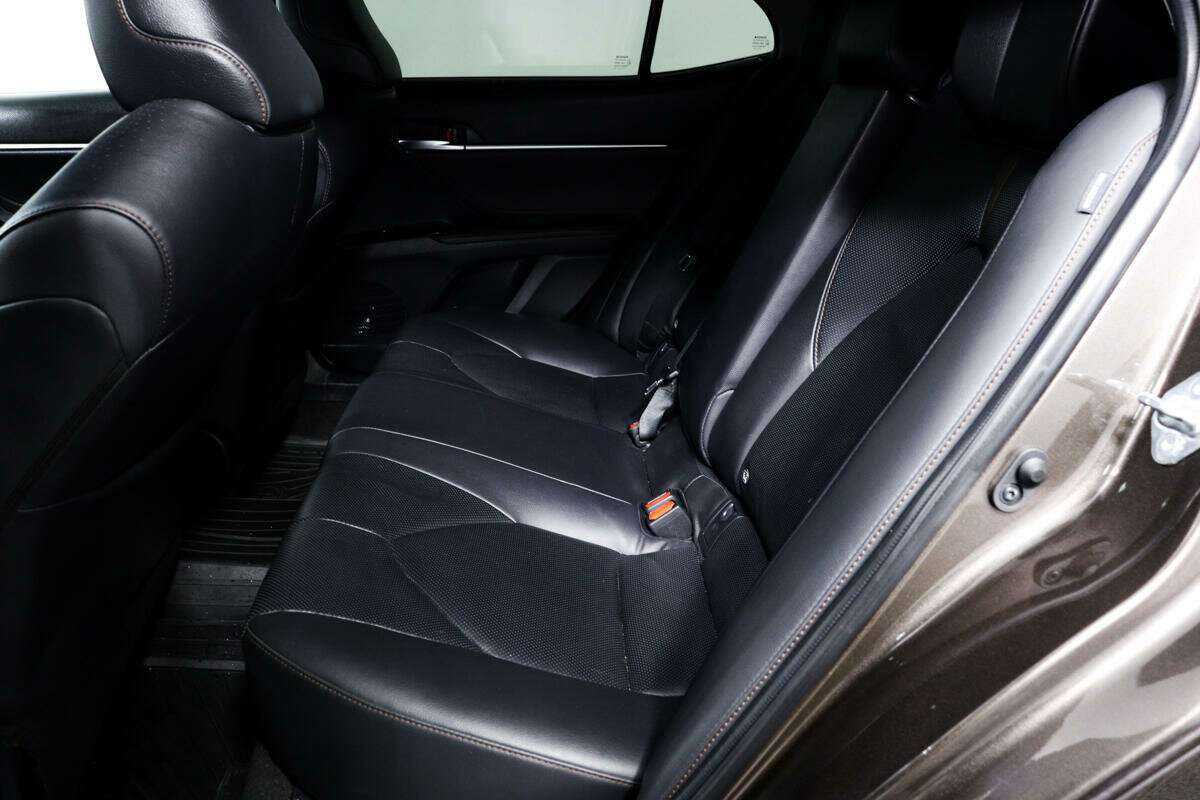 Toyota Camry с пробегом — 2019 год. Фото: #11