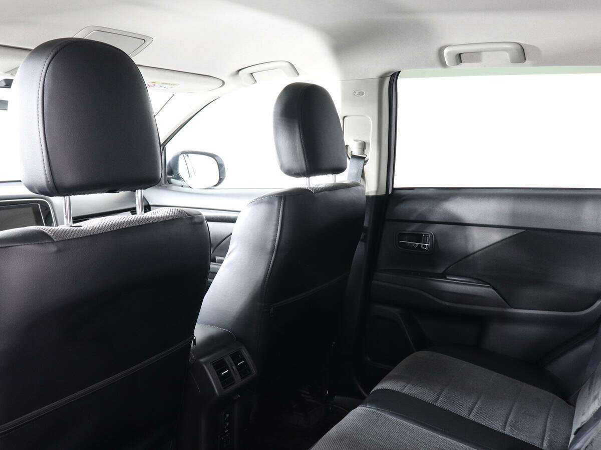 Mitsubishi Outlander с пробегом — 2020 год. Фото: #10