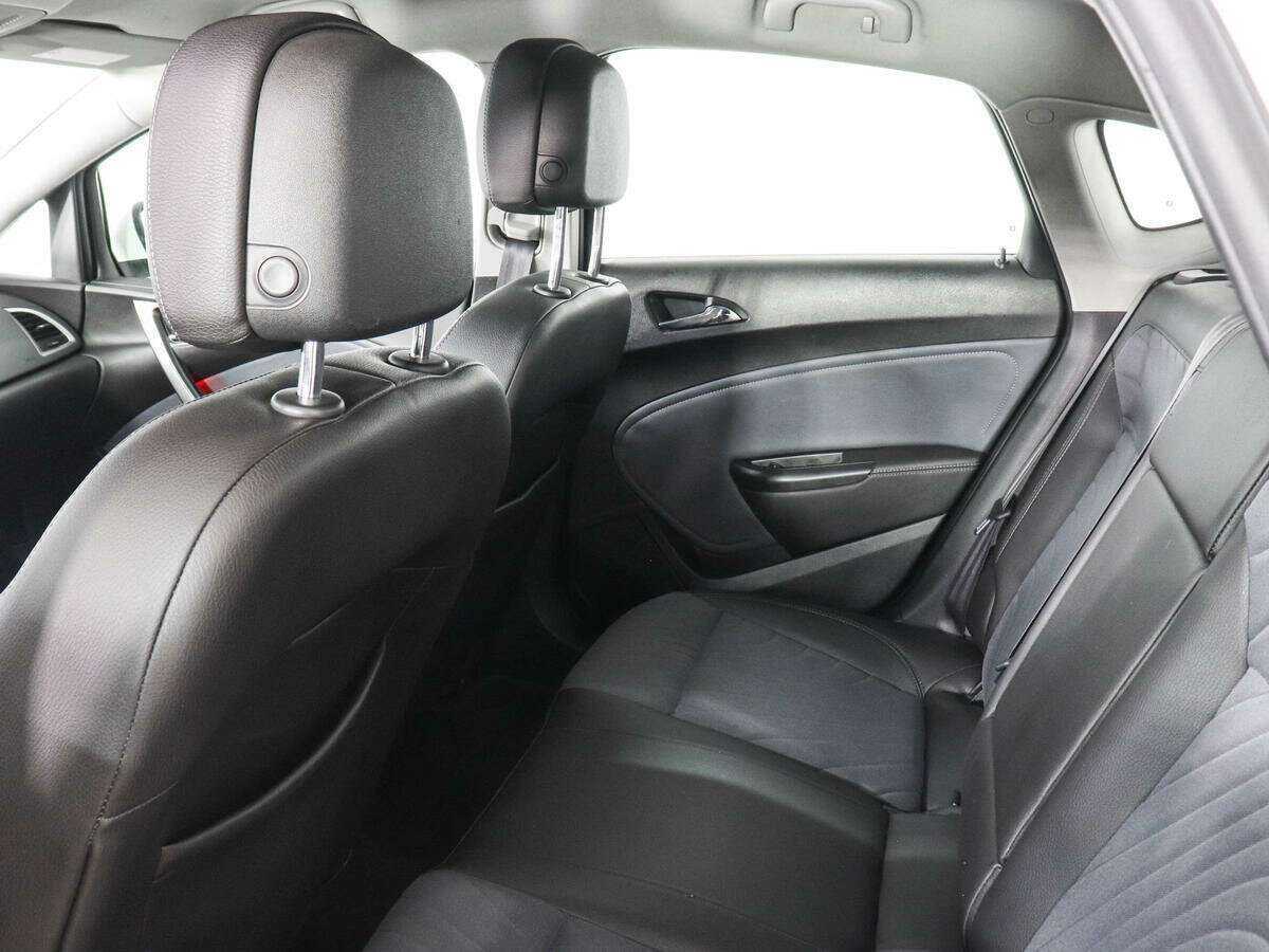 Opel Astra с пробегом — 2014 год. Фото: #11