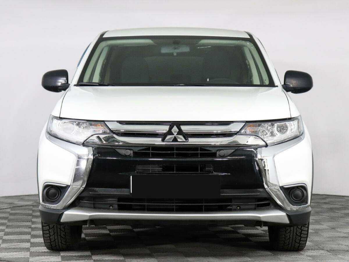 Mitsubishi Outlander с пробегом — 2015 год. Фото: #1