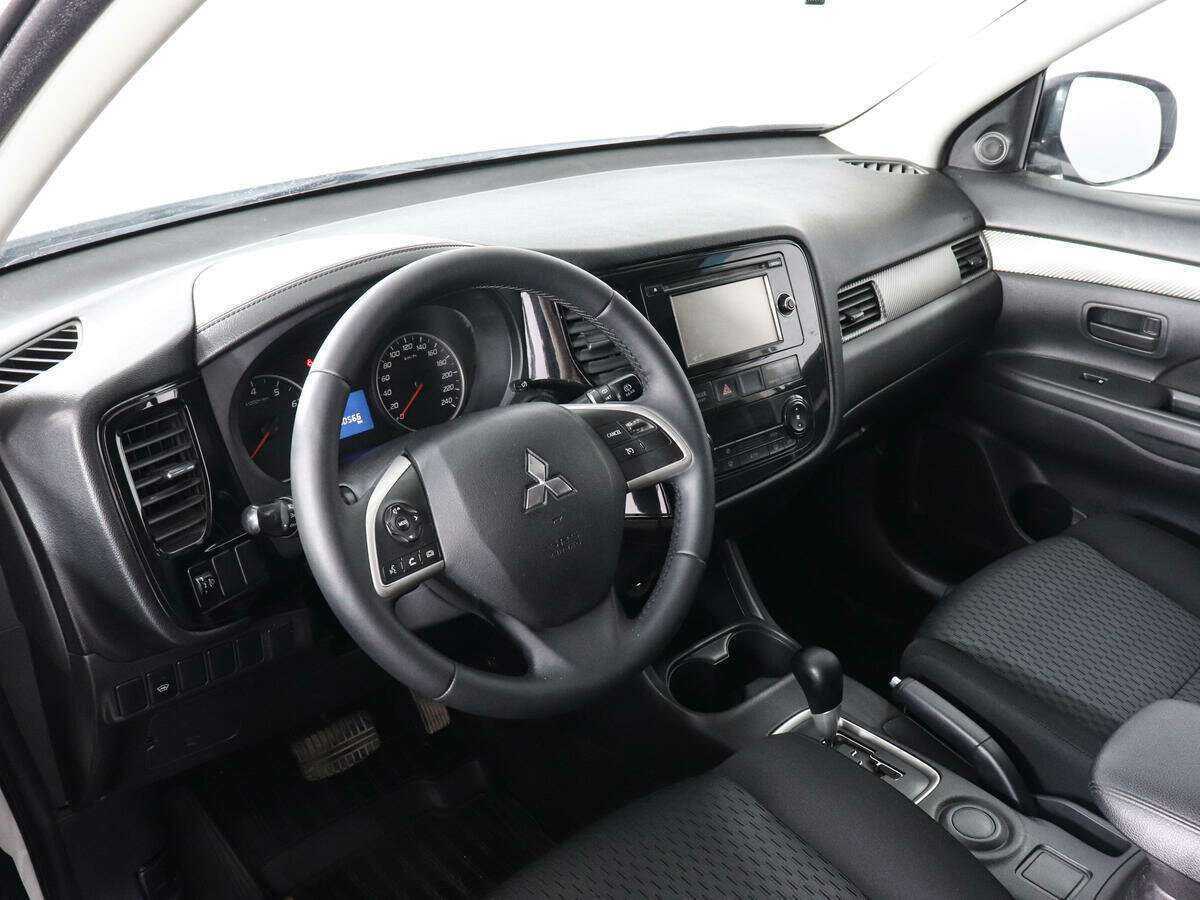 Mitsubishi Outlander с пробегом — 2015 год. Фото: #8