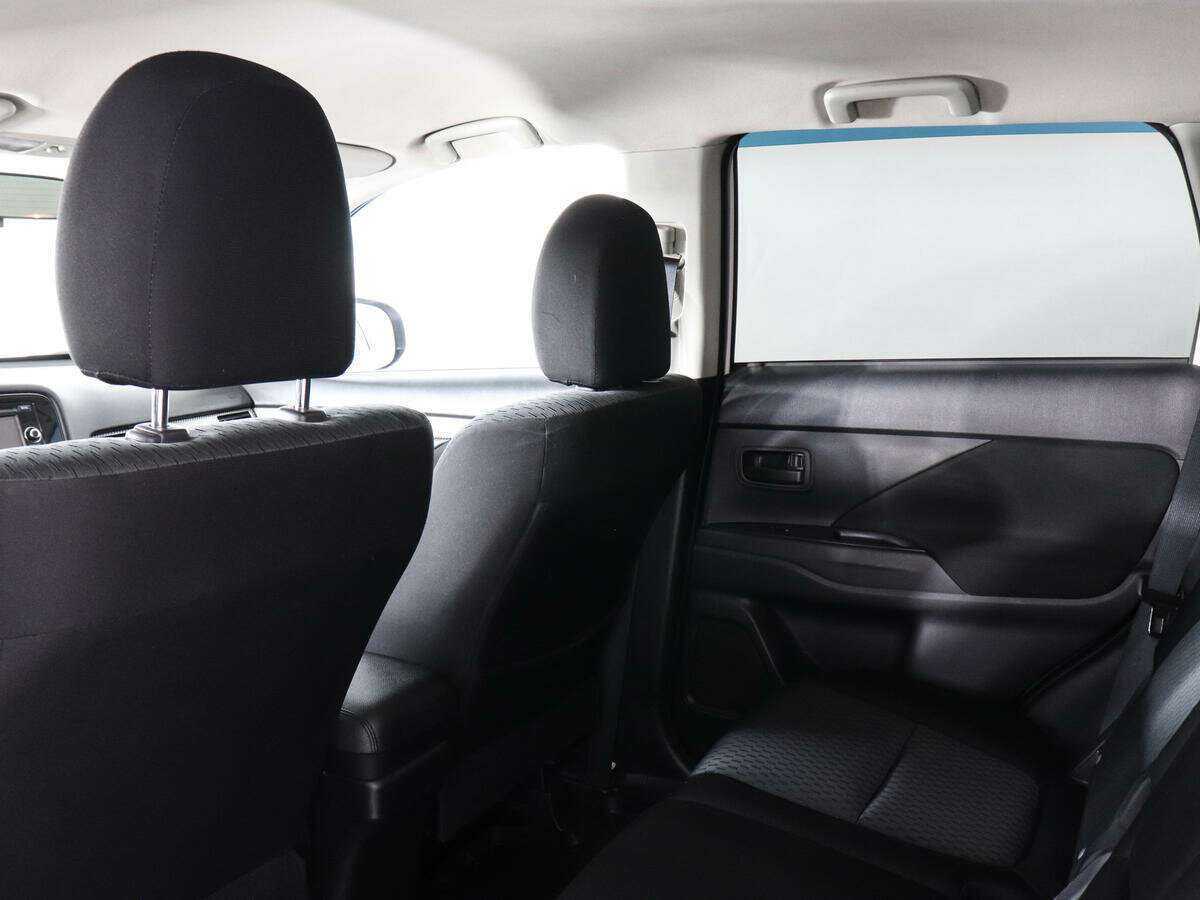 Mitsubishi Outlander с пробегом — 2015 год. Фото: #11