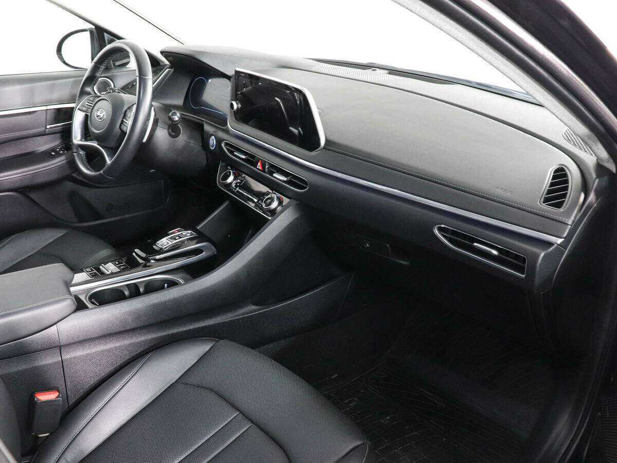 Hyundai Sonata с пробегом — 2022 год. Фото: #9