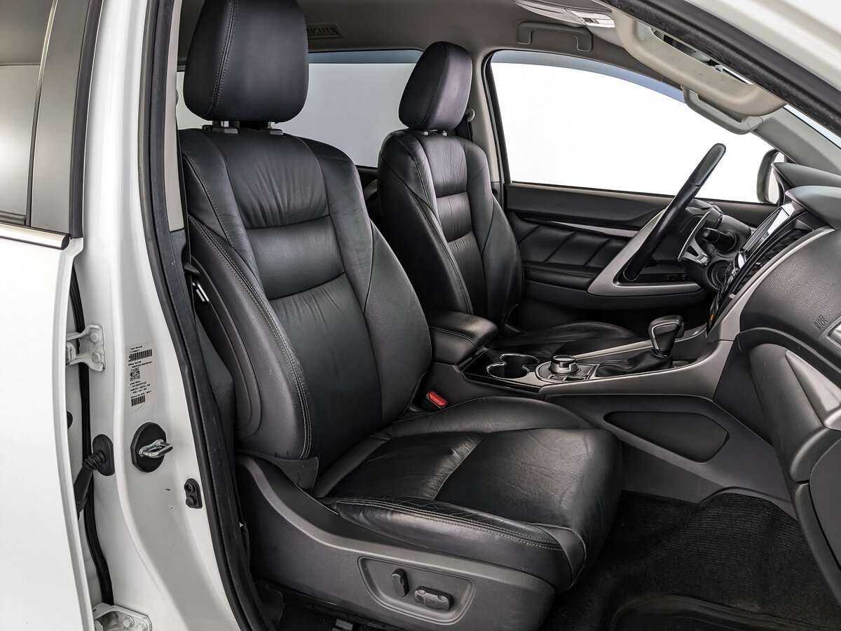 Mitsubishi Pajero Sport с пробегом — 2017 год. Фото: #19