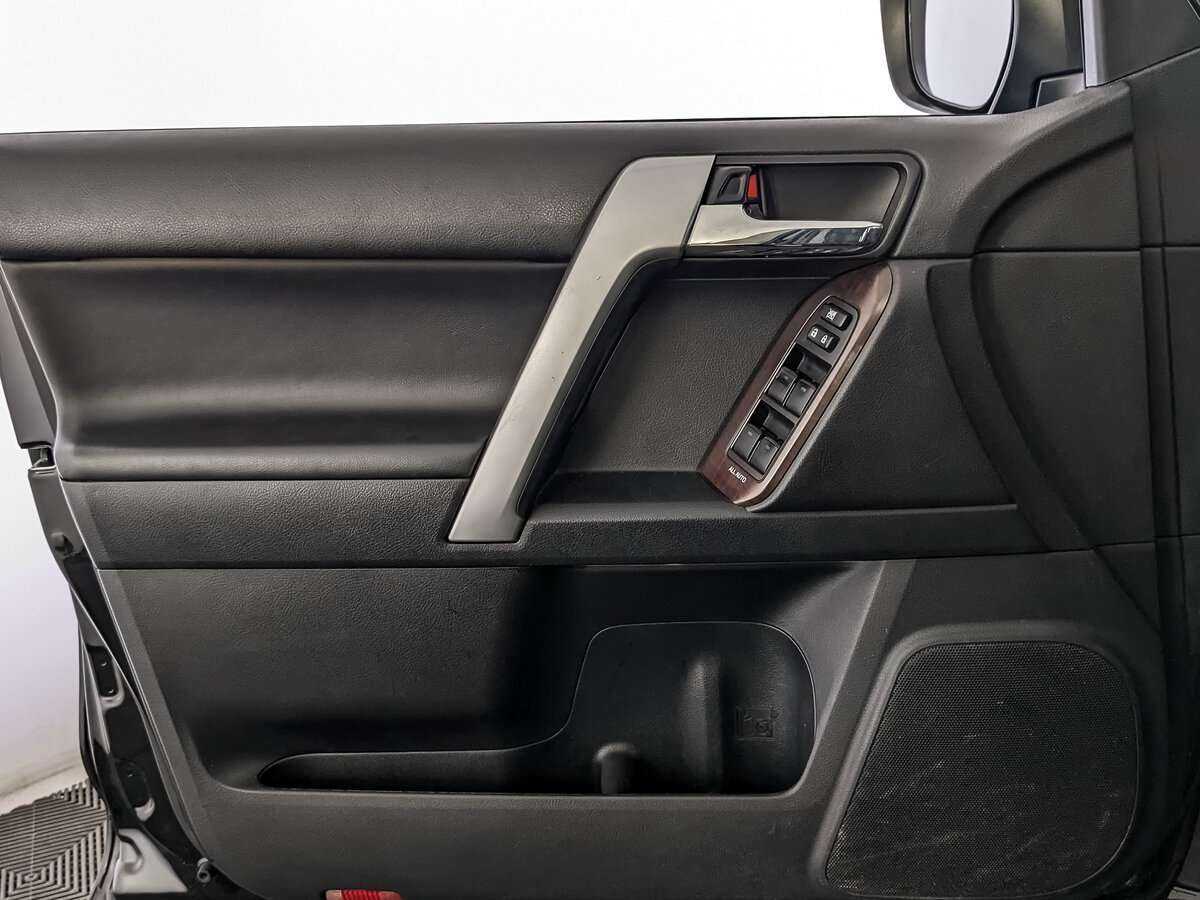 Toyota Land Cruiser Prado с пробегом — 2016 год. Фото: #12