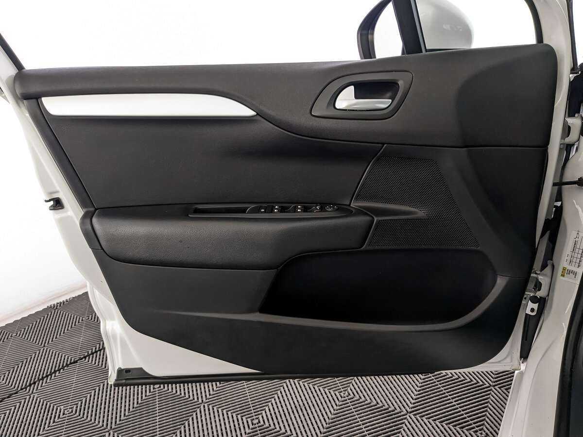 Citroen C4 с пробегом — 2016 год. Фото: #16