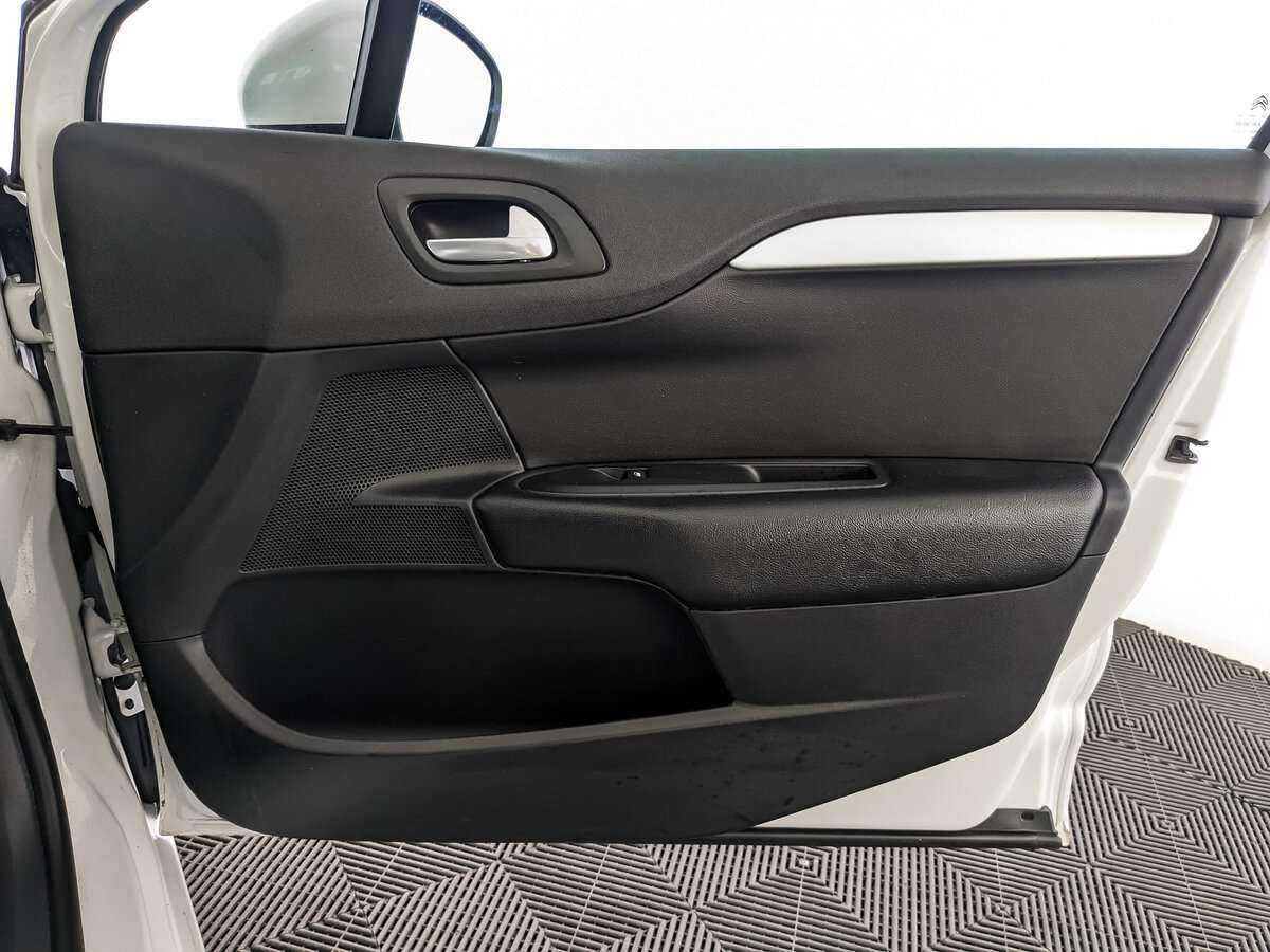 Citroen C4 с пробегом — 2016 год. Фото: #22