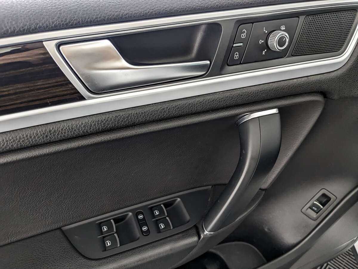 Volkswagen Touareg с пробегом — 2017 год. Фото: #24