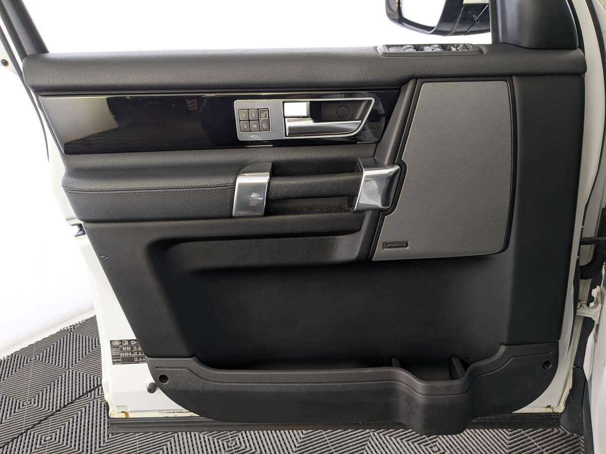 Land Rover Discovery с пробегом — 2015 год. Фото: #11