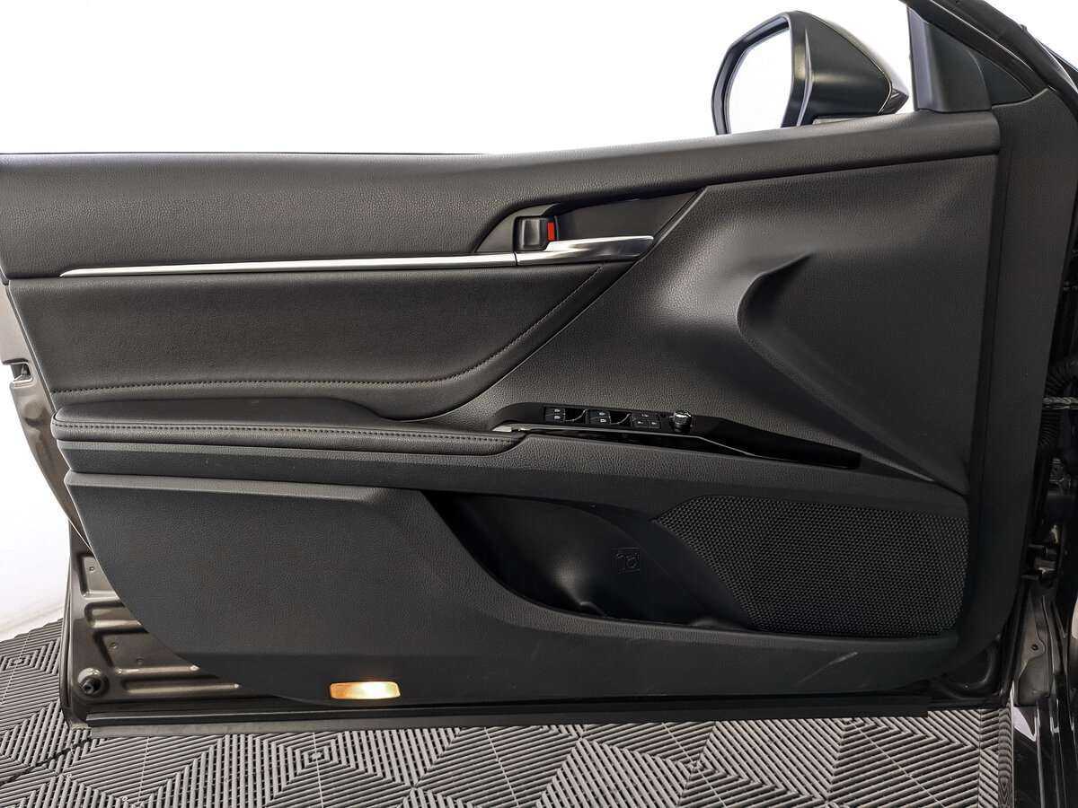 Toyota Camry с пробегом — 2018 год. Фото: #14