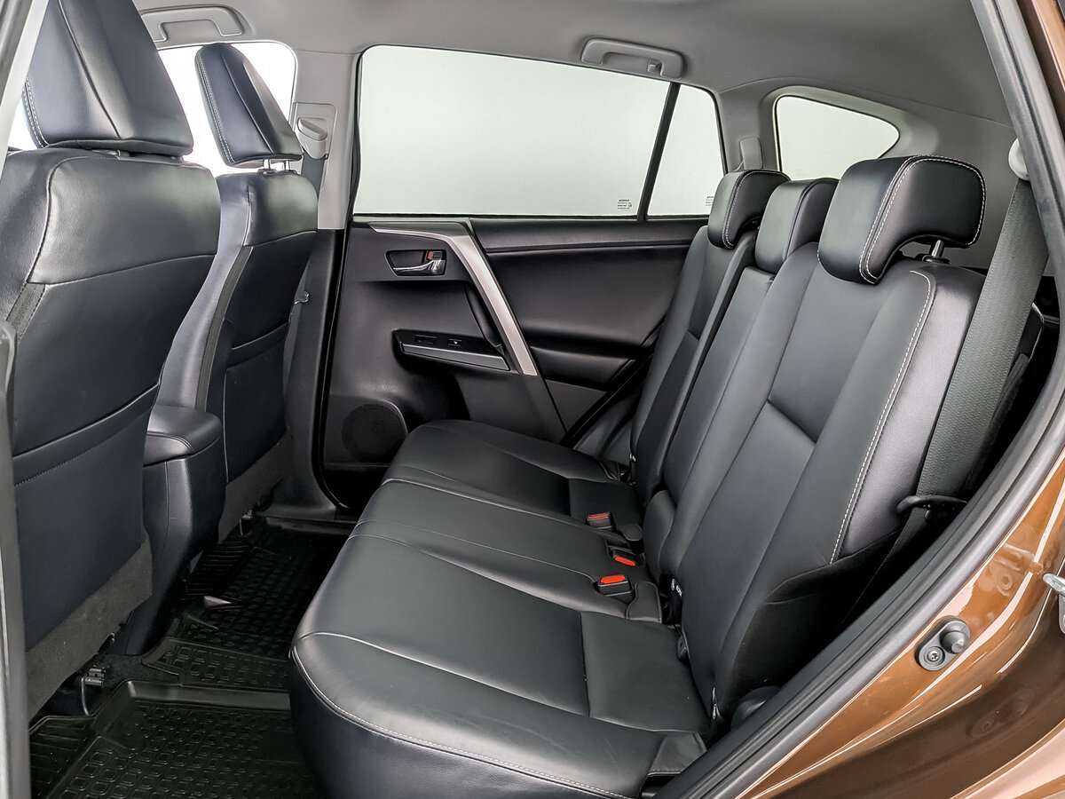 Toyota RAV4 с пробегом — 2017 год. Фото: #9