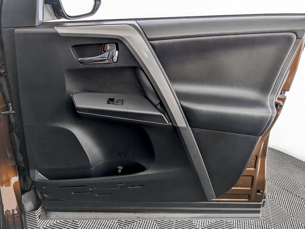 Toyota RAV4 с пробегом — 2017 год. Фото: #20