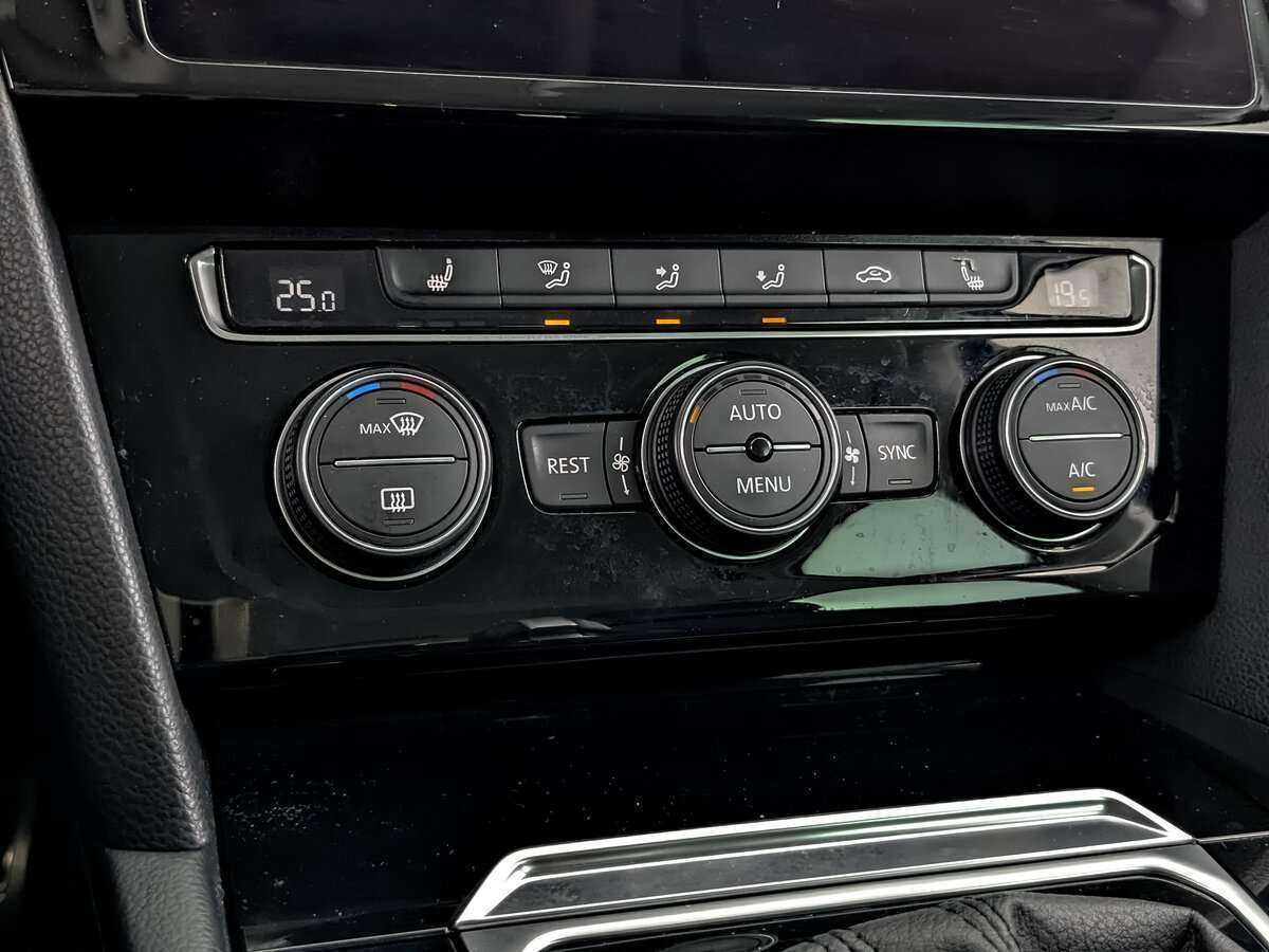 Volkswagen Passat с пробегом — 2019 год. Фото: #22