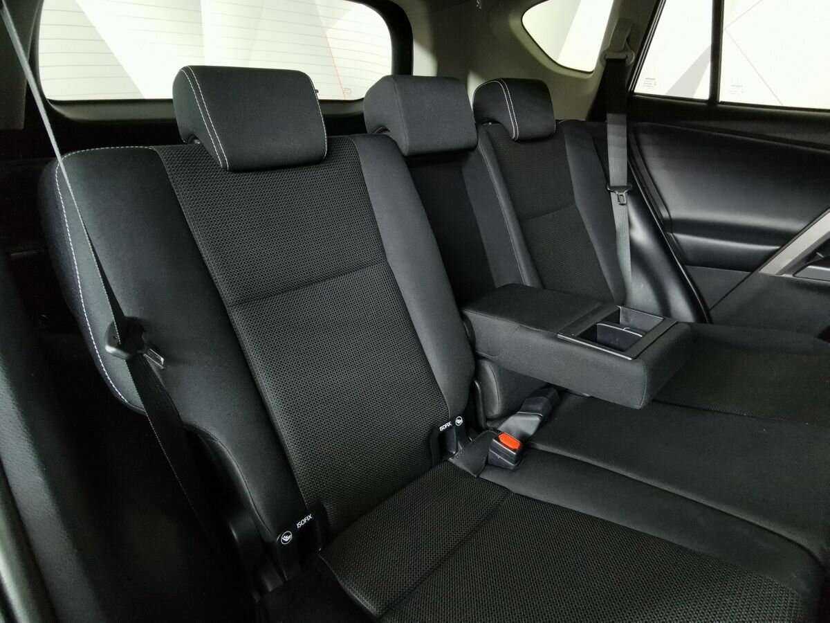 Toyota RAV4 с пробегом — 2018 год. Фото: #12