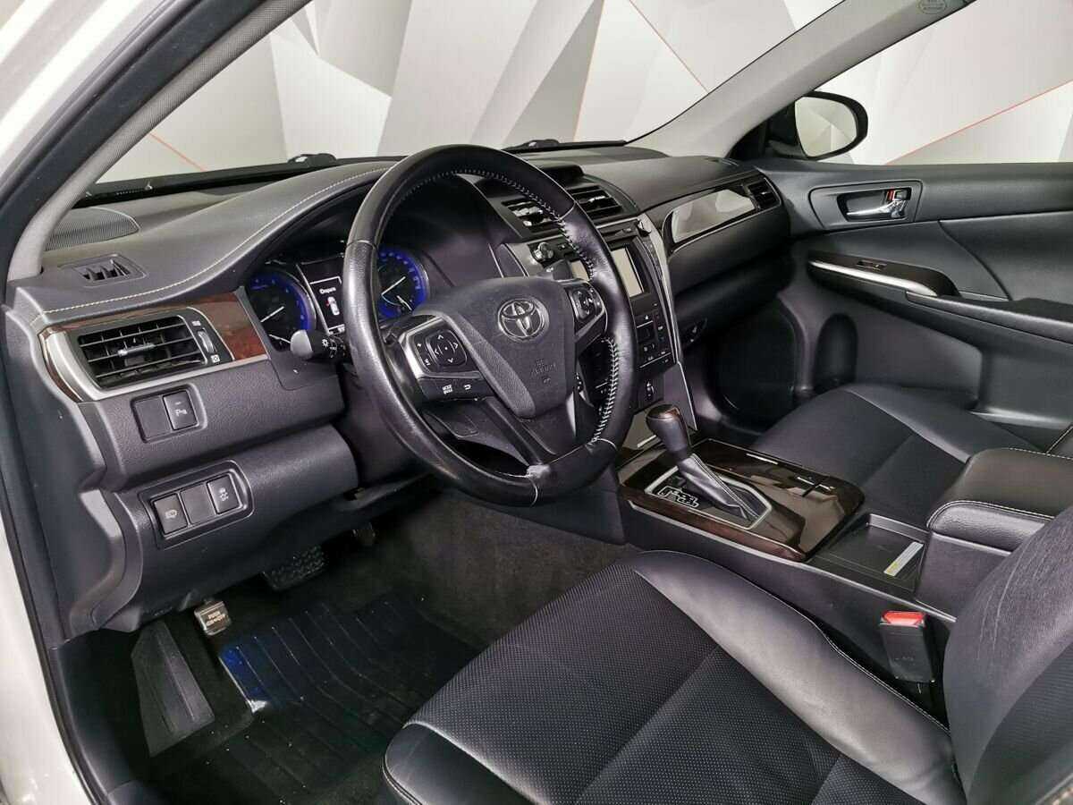 Toyota Camry с пробегом — 2016 год. Фото: #12