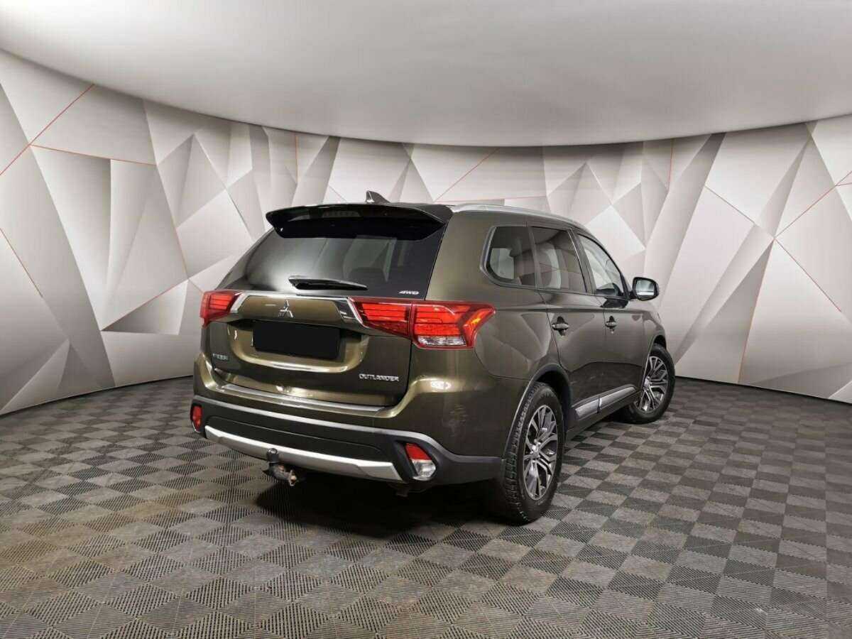 Mitsubishi Outlander с пробегом — 2018 год. Фото: #1